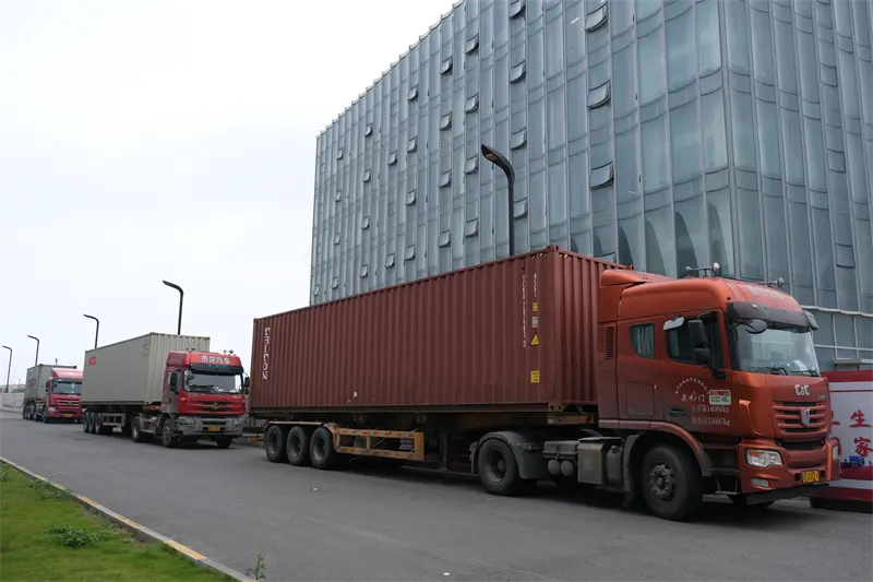 کیو جی ایم اینٹ بنانے والی مشینیں مشرق وسطی میں بھیج دی گئیں ، جس سے علاقائی تعمیر کو ایک نئی چھلانگ آگے بڑھانے میں مدد ملتی ہے