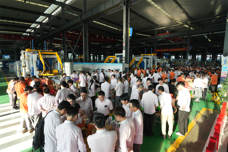 پورا چاند خوشی اور جوش و خروش لاتا ہے ، اور 