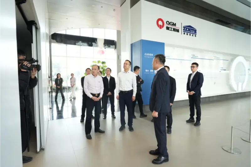 حکومت اور ادارے ترقی کو فروغ دینے کے لیے مل کر کام کرتے ہیں۔ سائٹ پر تحقیق کاروباری اداروں کے دلوں کو گرماتی ہے۔