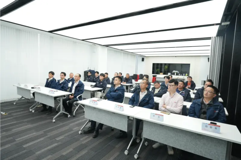 Quangong مشینری کمپنی، لمیٹڈ کے بیرون ملک اینٹ بنانے کے منصوبے کے لیے متحرک ہونے کی میٹنگ کامیابی کے ساتھ اختتام پذیر ہوئی۔