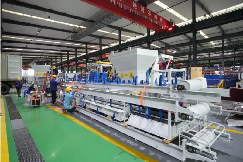 موسم بہار سخت محنت اور ترقی کے لیے بہترین وقت ہے۔ Quangong مشینری کمپنی، لمیٹڈ بیرون ملک سامان کی ترسیل میں مصروف ہے۔