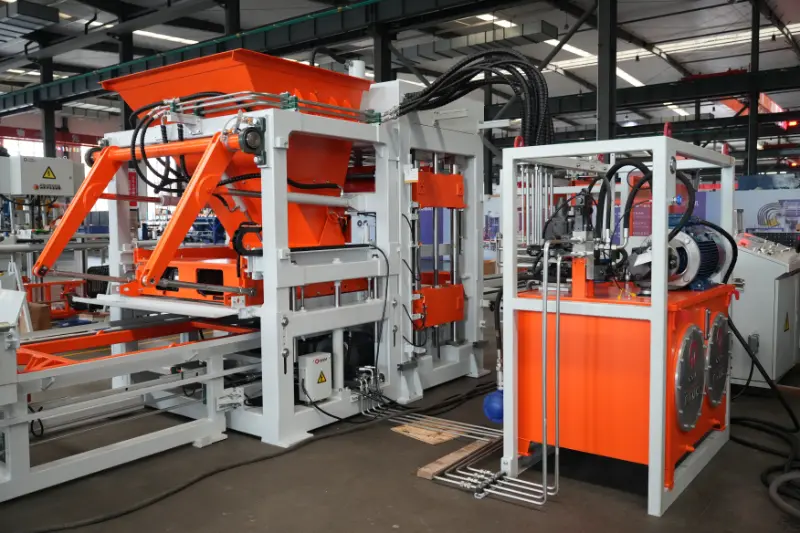 سمارٹ اور موثر، کوالٹی اور پیداواری صلاحیت کو بڑھانا: Quangong Machinery Co., Ltd. کی نئی QT10 برک میکنگ پروڈکشن لائن میں زبردست چمک پیدا ہوتی ہے۔